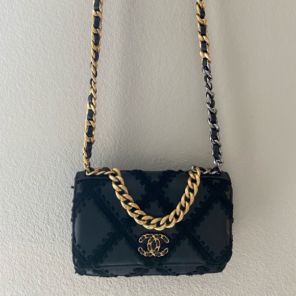 FULL SET - CHANEL 19 WOC Black Calfskin & Crochet Shoulder Bag w/ Ruthenium HW - Picture 8 of 16